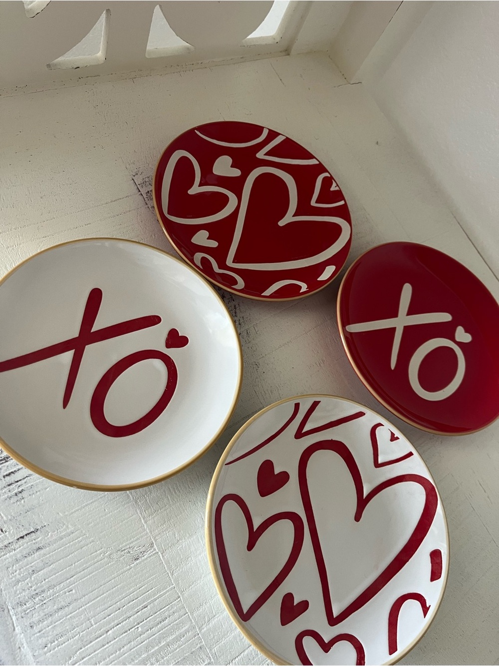 Spectrum Designz Red & White Heart XO Dessert Plates